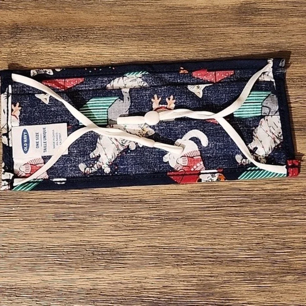 New Old Navy Christmas Cats Cloth Face Mask Adults One Size
